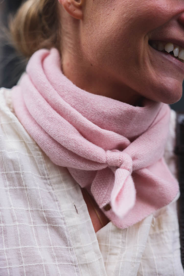 Foulard Ernest maille rose pâle