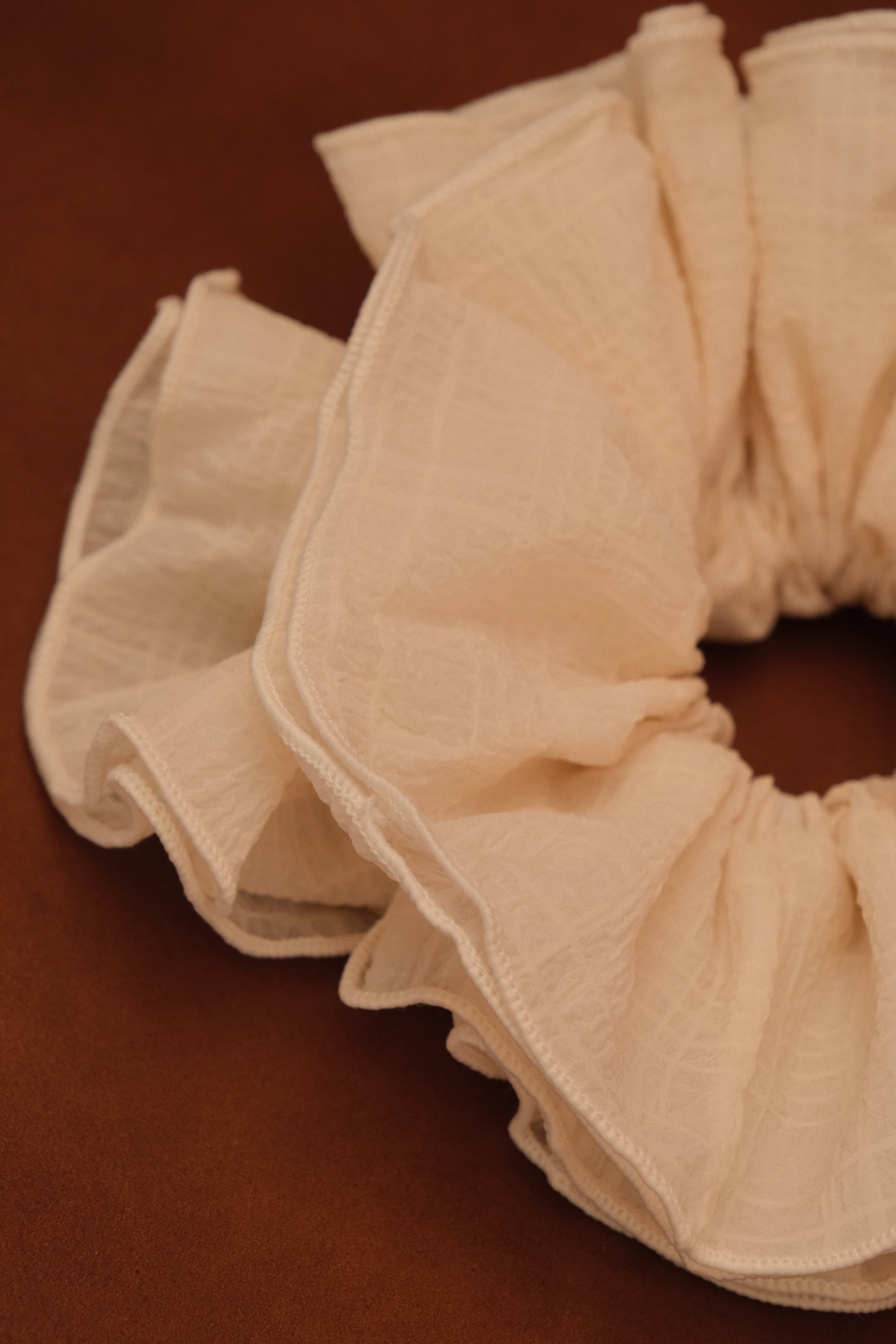 White ruffle maxi scrunchie