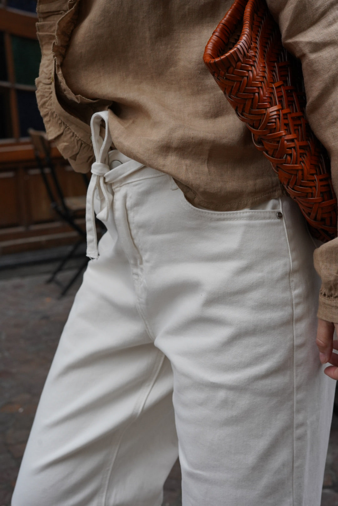 Wide-legged ecru Tom jeans