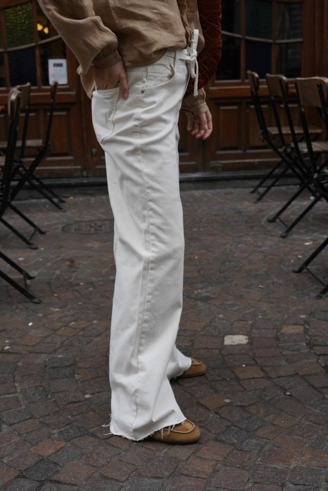Wide-legged ecru Tom jeans