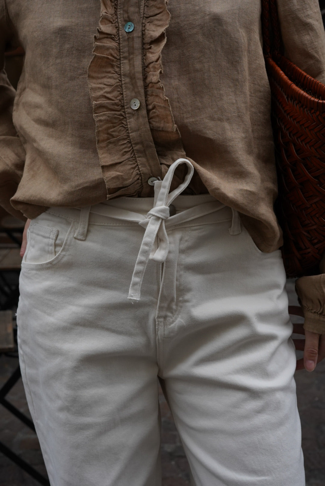 Wide-legged ecru Tom jeans