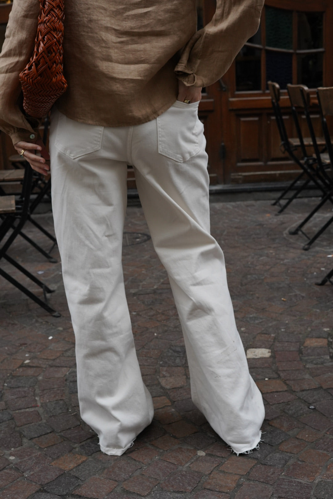 Wide-legged ecru Tom jeans