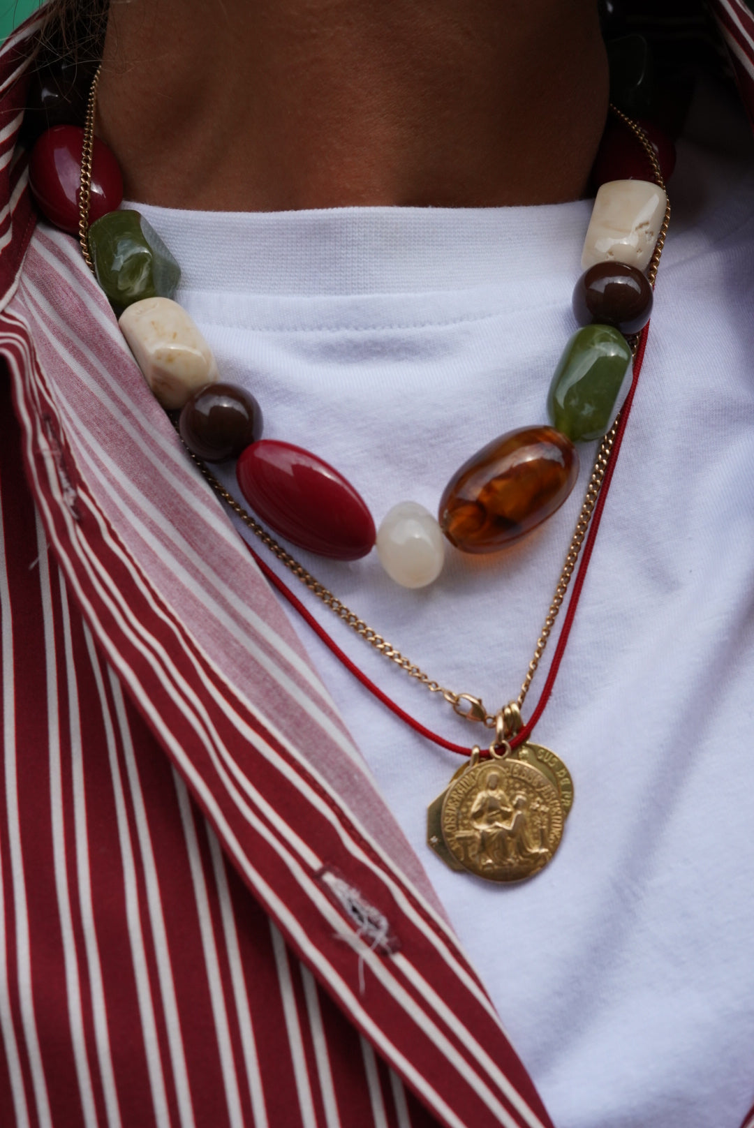 Collier grosses perles kaki/rouge