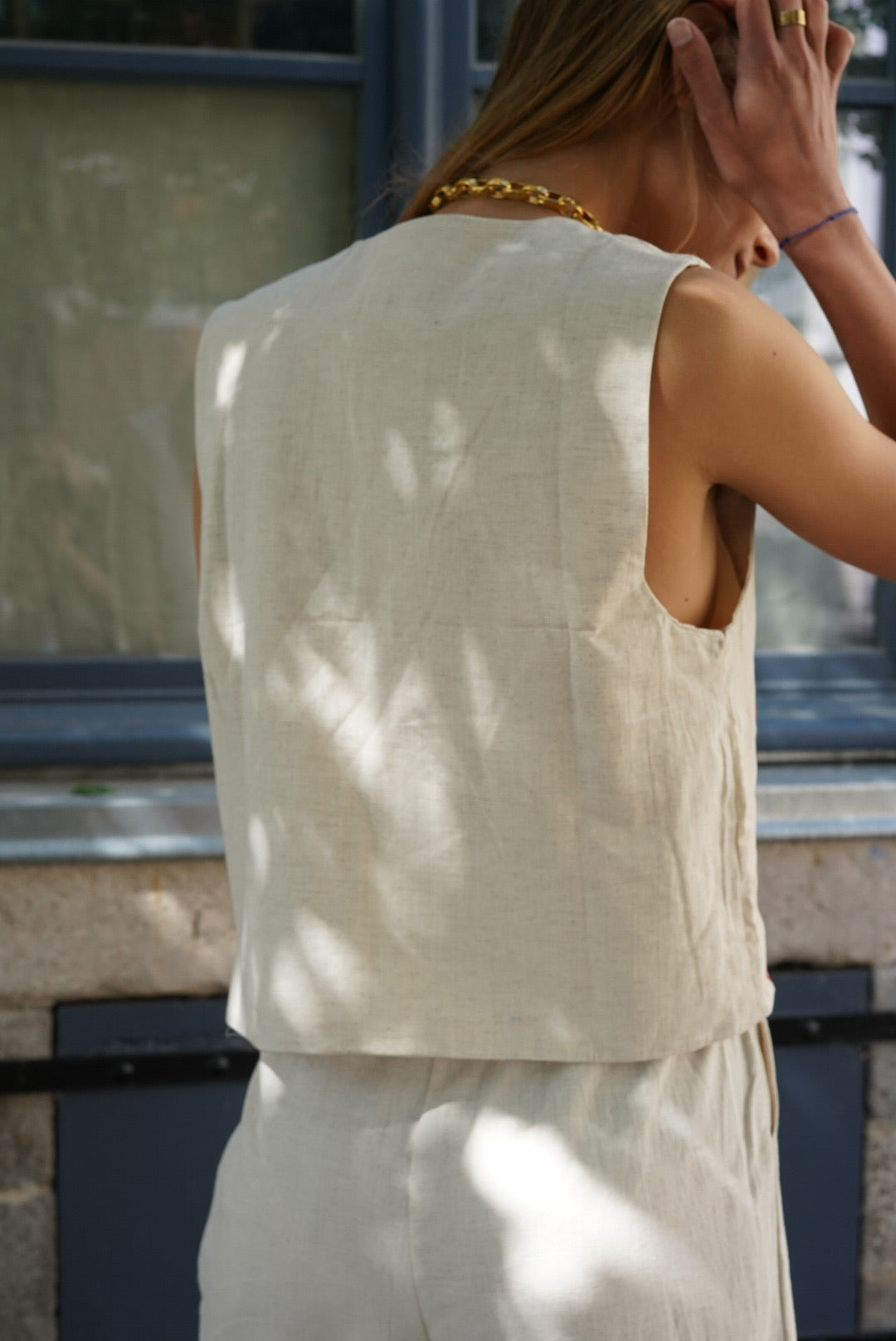 Côme beige/red embroidery sleeveless cardigan