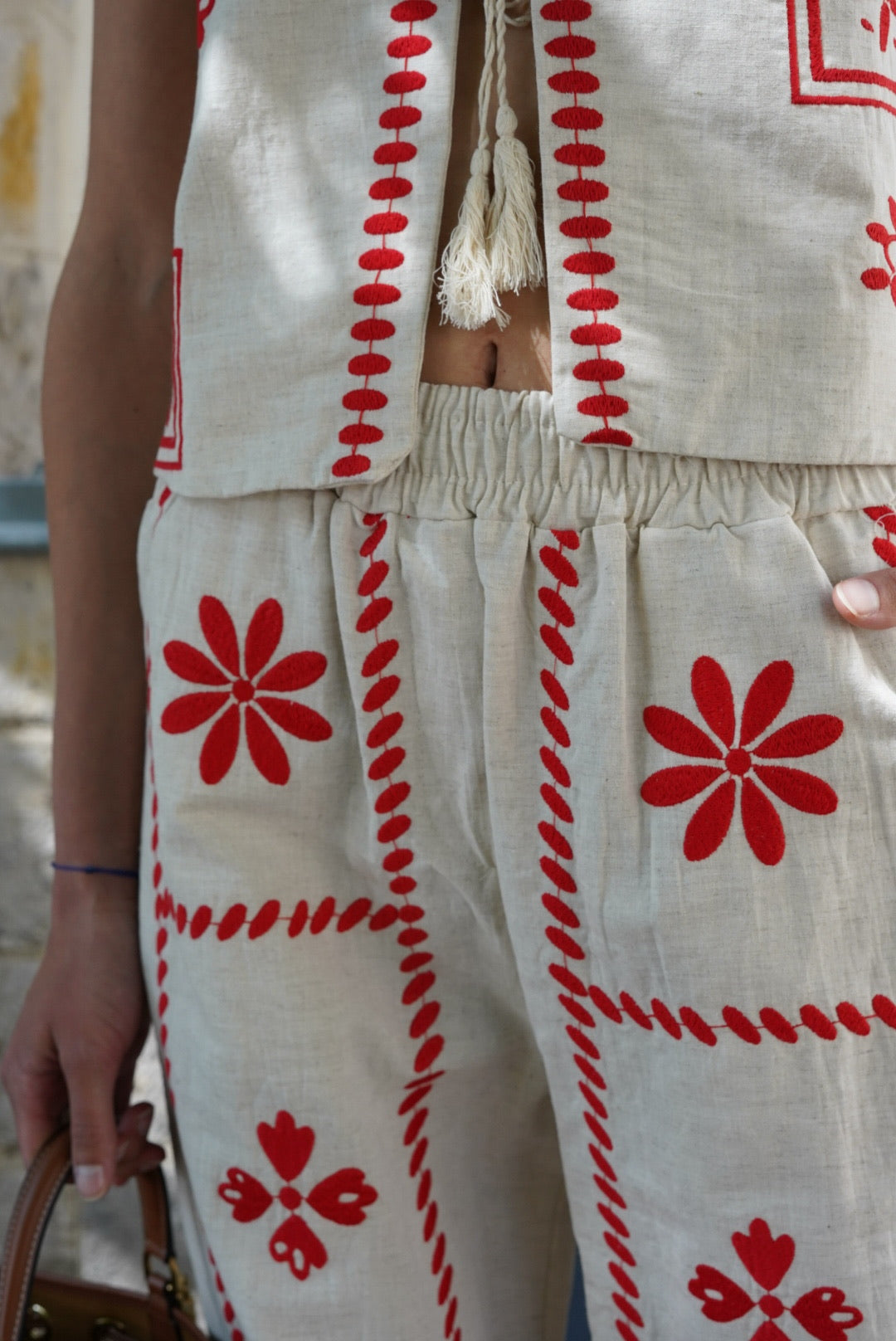 Pantalon Edouard broderie beige/rouge