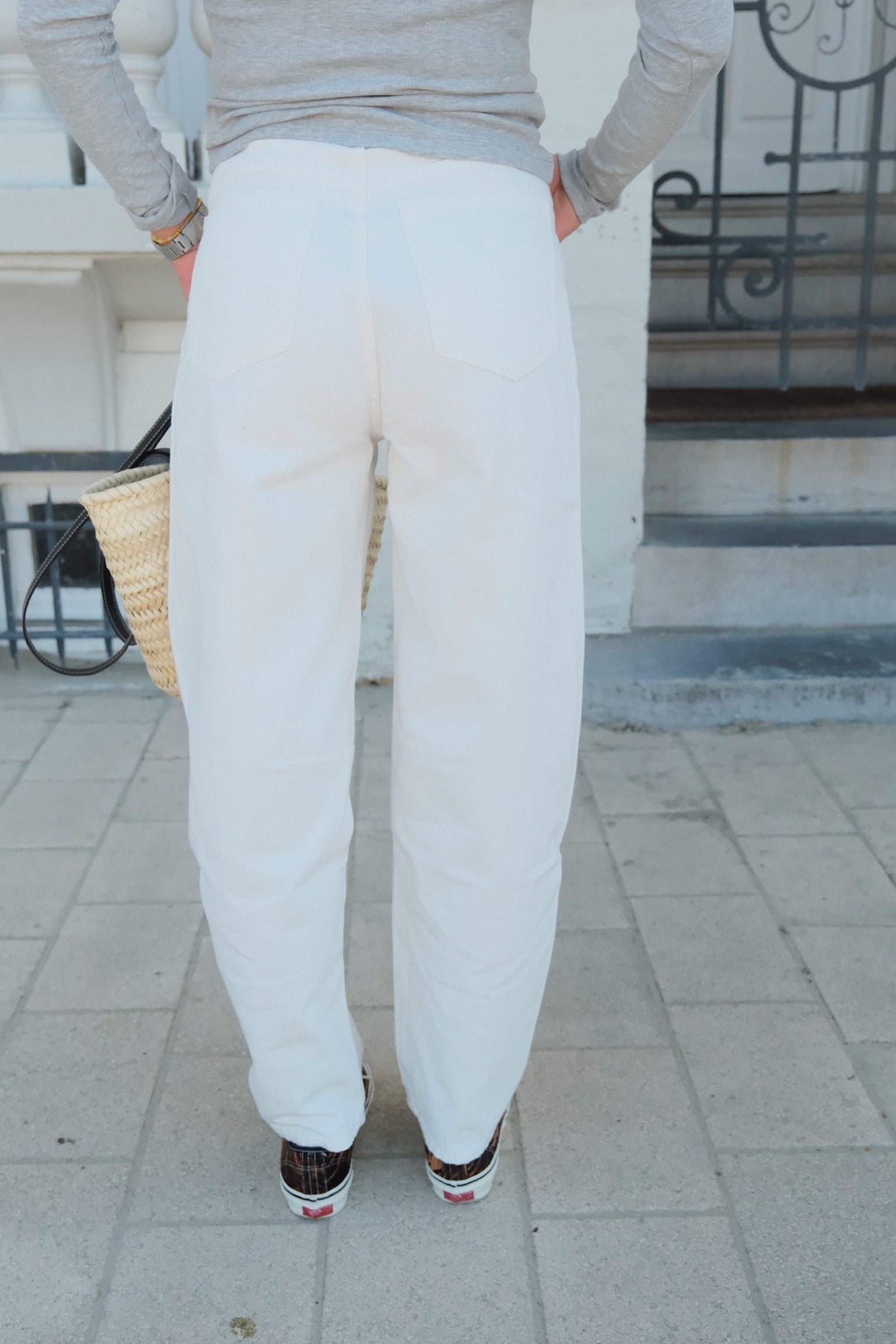 Jean Balthazar white balloon