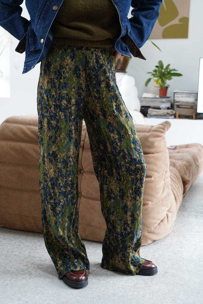 希少TOGA VIRILIS VELVET PRINT セットアップ 19AW toga virilis19aw ベロア セットアップ VELVET / VELOR FABRIC – TOGA