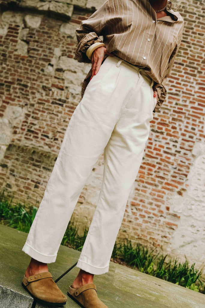 L'incontournable pantalon à pinces AUGUSTE en velours écru 