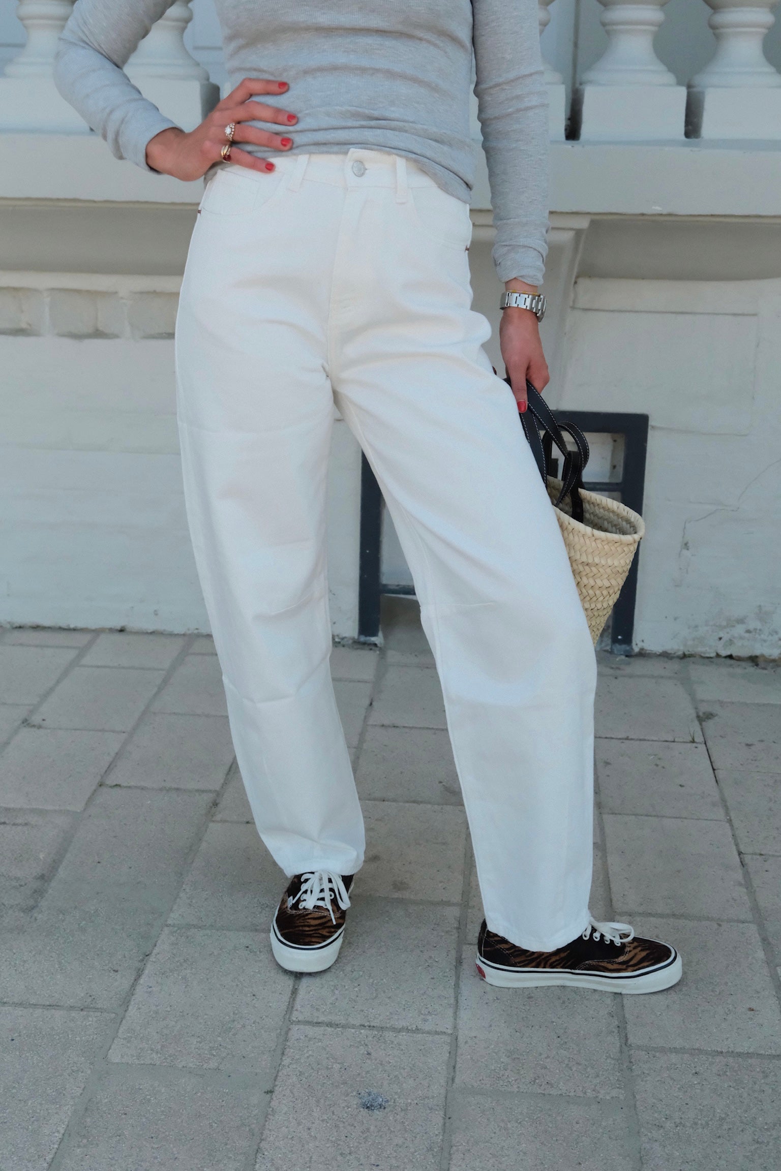Jean Balthazar white balloon